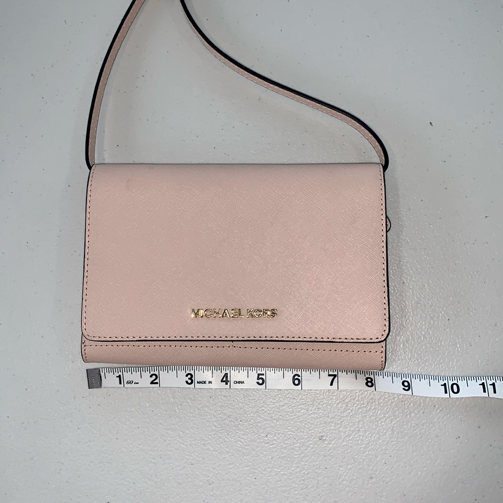 Micheal Kors Pink Crossbody Purse